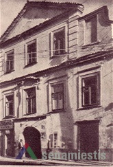 Namo Rotušės a. 29 aikštės fasadas apie 1930  m. Iš: Kaunas (Geležinkelių valdybos leidinys). Kaunas: Spindulys, 1930, p. 7.