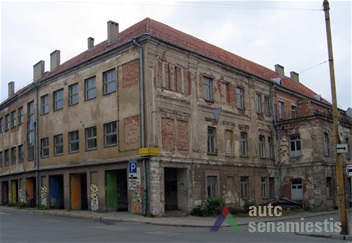 Building before the restoration. Photo by V. Petrulis, 2006.