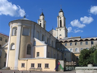 Galinis bažnyčios fasadas. V. Petrulio nuotr., 2006 m.