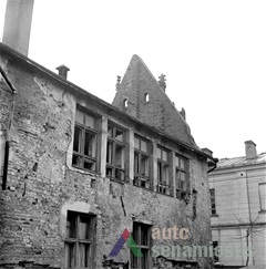 House before the restoration. Photo by M. Sakalauskas, 1963, from Lithuanian central state archive, photodocuments department. 