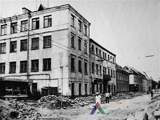 Building in 1983 before restoration. From personal collection of A. Dumbliauskas.
